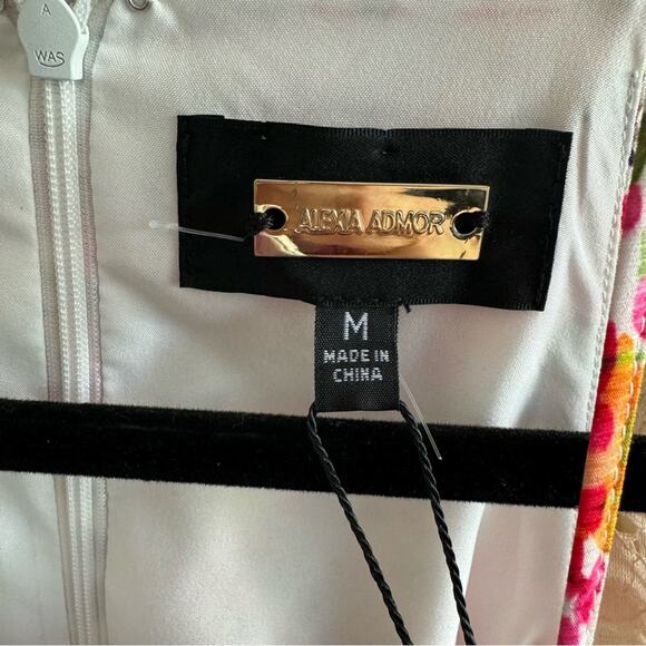 New Alexia Admor Monica Floral Print Belted Halter Maxi Dress Size Medium - Picture 9 of 12